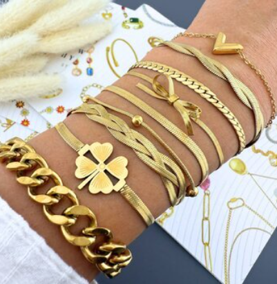 "V" Bracelet, 18K Gold Plated Steel - Image 3